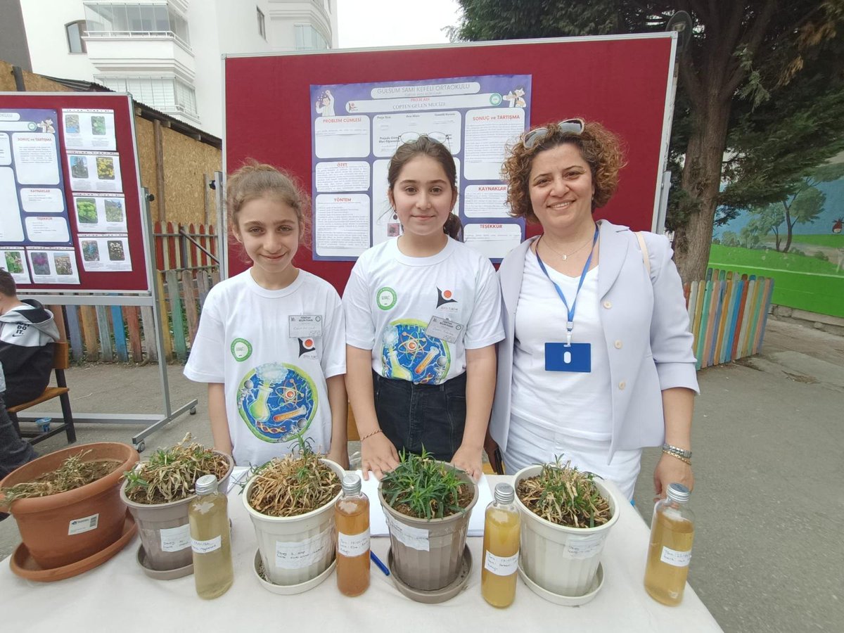 İlkadım ilçemizdeki Gülsüm Sami Kefeli Ortaokulu Tübitak 4006 Bilim Fuarında öğrencilerimizin projelerini ilgiyle dinledik. Öğrencilerimizi ve emeği geçen tüm öğretmenlerimizi tebrik ediyoruz. @tubitak @samsunmem @muratagar60