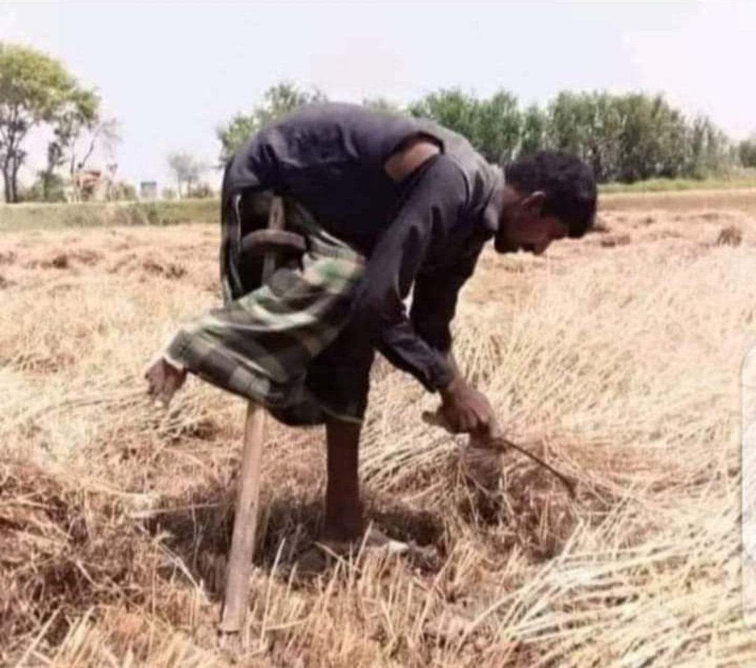 محنت کش کسان کا یونیفارم بھی پروموٹ ہونا چاہیے اتنی ہی عزت سے۔