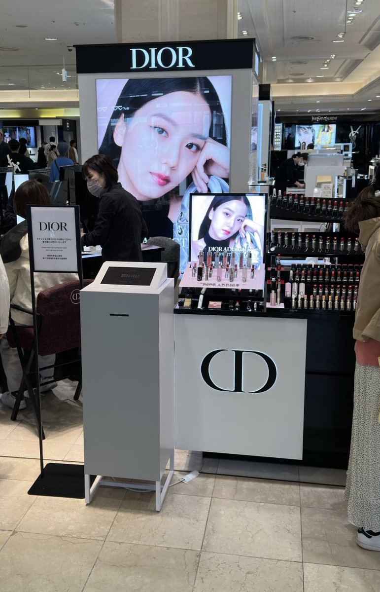 Jisoo x New Dior Addict campaign in Kobe, Japan 🇯🇵