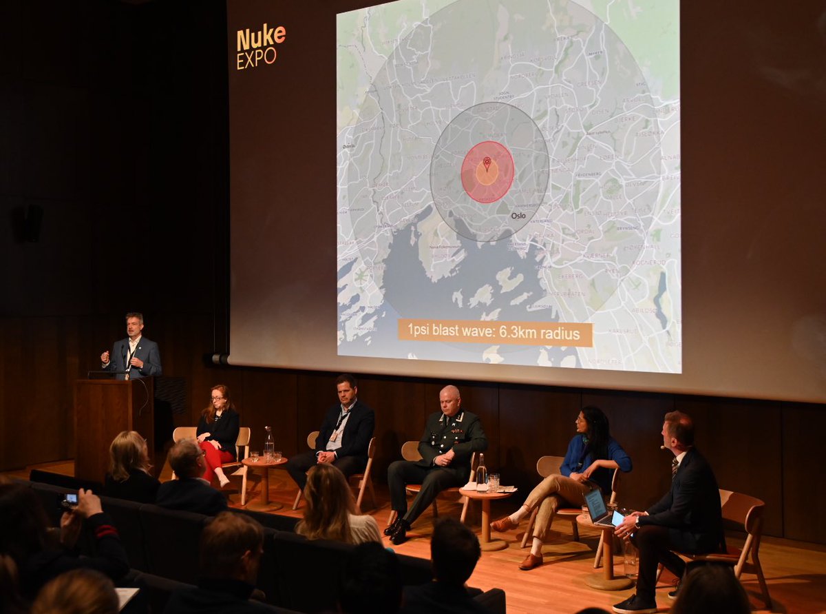 Panel discussion @ #NukeEXPO on the first response if a nuclear weapon detonated in a city like Oslo. The main challenge would be to communicate with the public. It would be everyone for themselves. The coordination would be extremely complicated, says Jon Halvorsen @HRSSorNorge