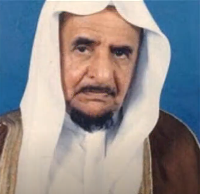 من المعلوم أنّ الشيخيْن ابن عثيمين وابن بسّام رحمهما الله تَزَامَلا في طلب العِلْم عند الشيخ ابن سعدي رحمه الله، وكلاهما من مدينة عنيزة، ومن قبيلة تميم، وكان بينهما ودٌّ ومحبّة وصحبة ومؤاخاة..
يذكر الشيخُ ابن بسام أنّه كان يُراجع حفظ القرآن مع ابن عثيمين.. فأبدأ أنا بالثُّمُن…