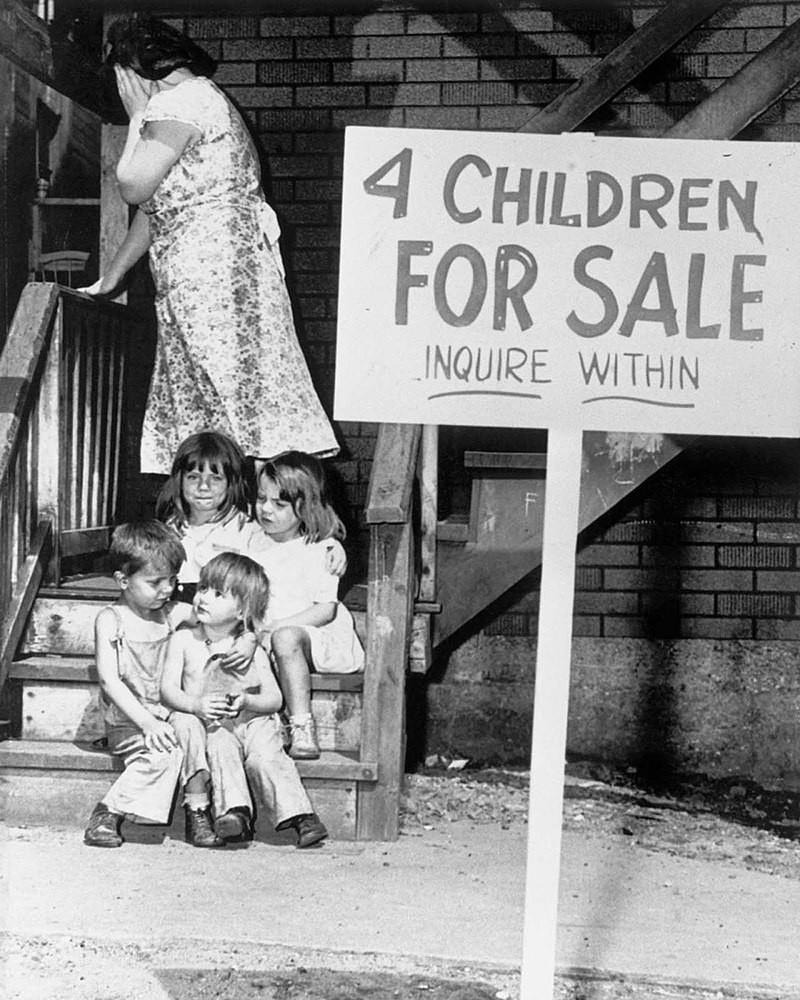 I have never seen this #photo before. I have been reading an interview with a #photographer.
“The #photograph that moved you the most?”
“4 Children for Sale. The depth of pain and uncertainty in that photograph haunts.”
This moment must have been during the #GreatDepression.