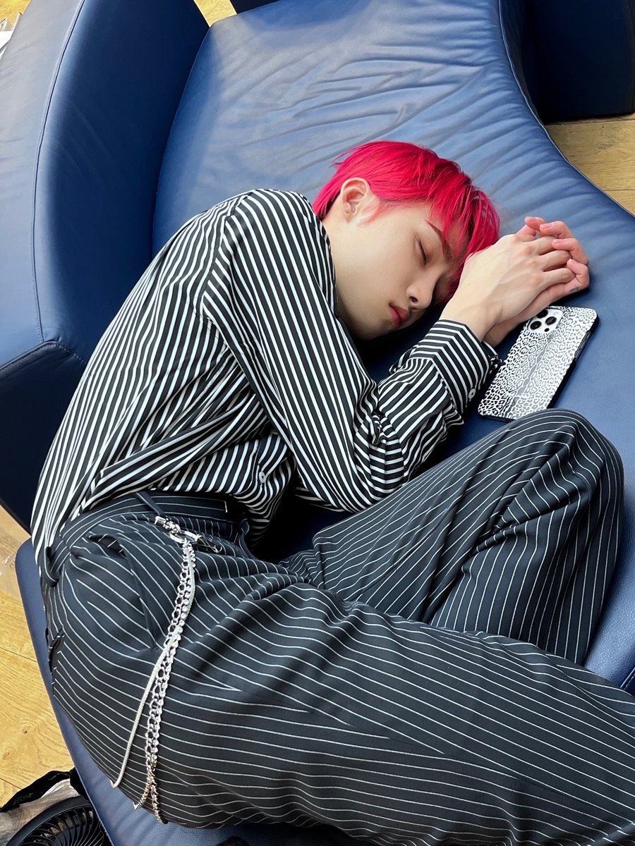 [ERIC] 설마 생일에도 하루 종일 자는 거 아니지…? 🥳❤️