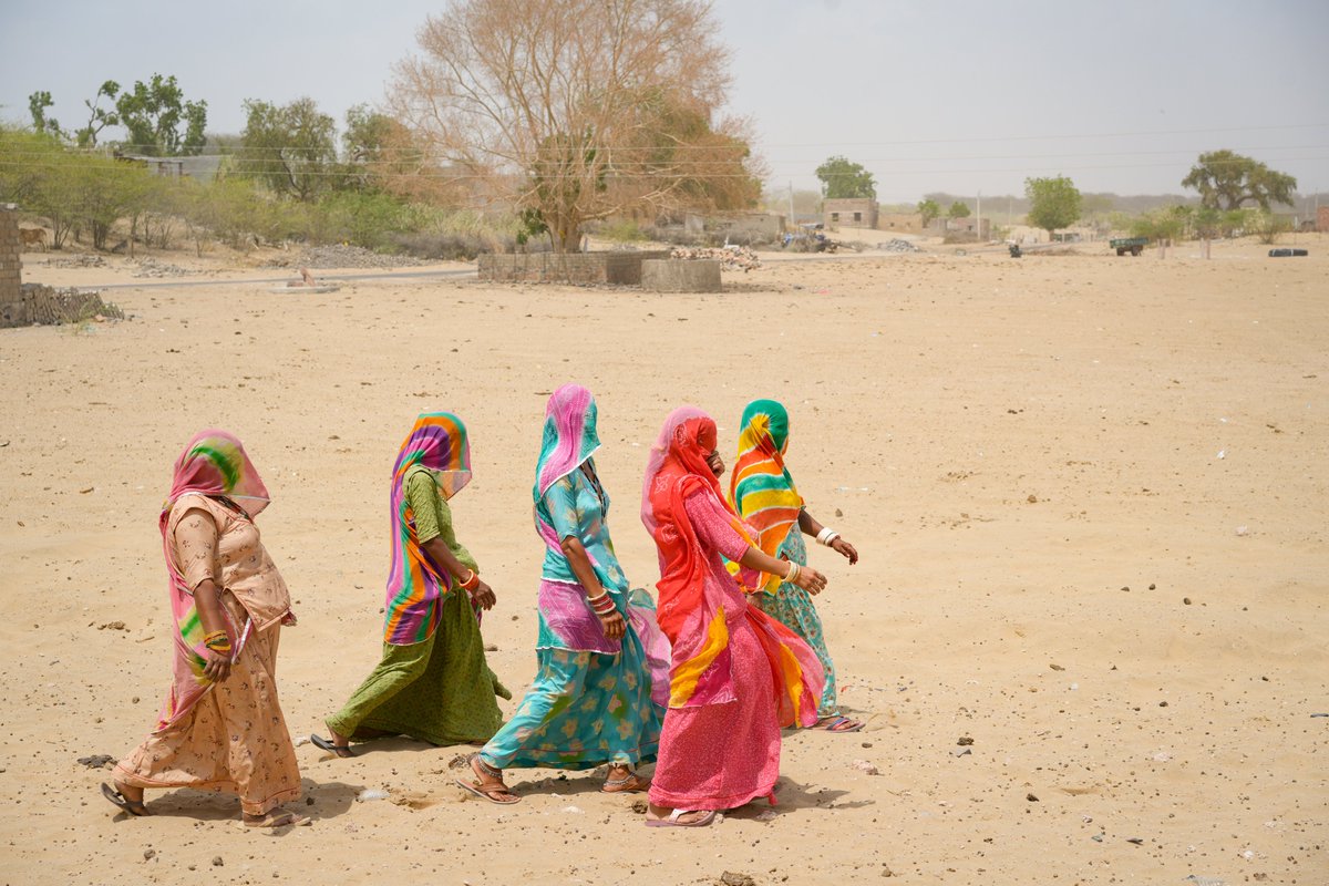 Undeterred! #YouAreTheOne Voters at polling stations in the desert villages in #Barmer #Rajasthan 📸DEO Barmer #ChunavKaParv #DeshKaGarv #Phase2 #GeneralElections2024