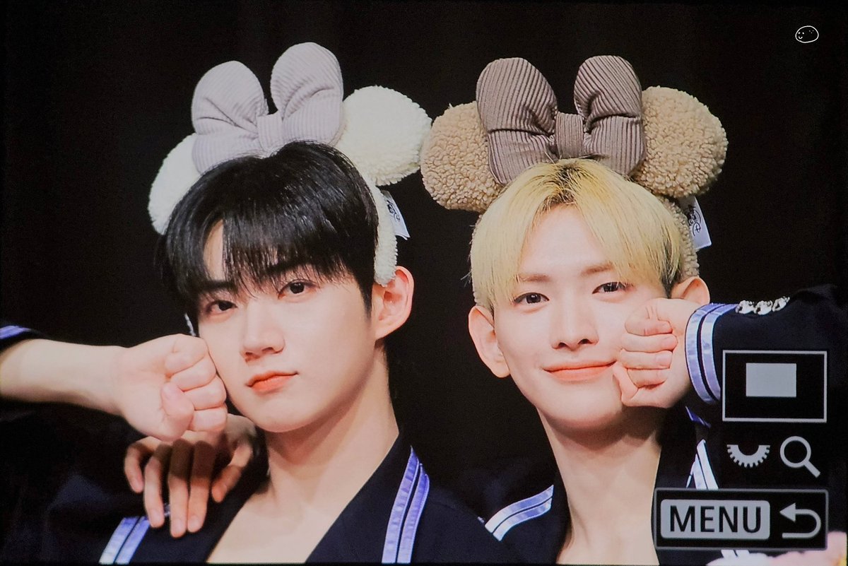 tpstloversclub's tweet photo. 240426 밥 안 먹어도 배부르다 

#이의웅 #템페스트 #루 #형섭 #TEMPEST #LEW #HYEONGSEOP https://t.co/Cg7wizd9em
