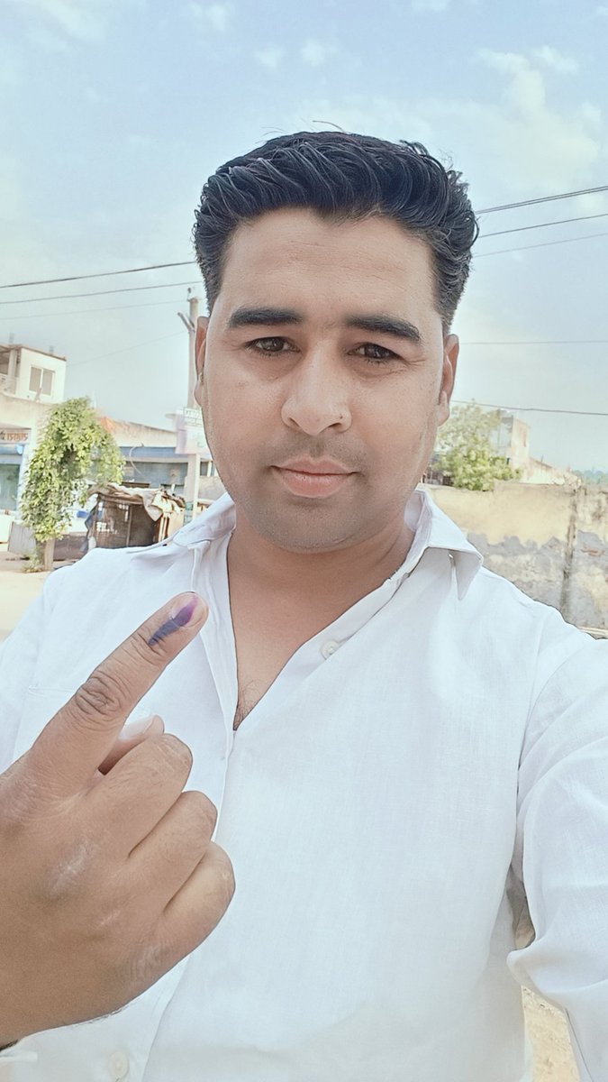 Salmanloni's tweet photo. एक मुस्लिम का वोट ब्राह्मण उम्मीदवार को।
मज़हब की दीवारों को, नारी के सम्मान को,
संविधान की रक्षा को, शिक्षा और रोजगार को,
मेरा वोट मेरे सम्मान को, मेरा वोट में मेरे अधिकार को।।
इंकलाब ज़िंदाबाद..... https://t.co/To70n91Jj5