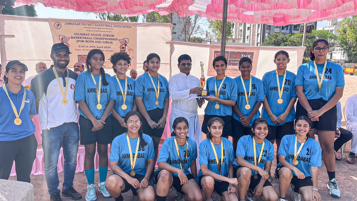 Vanisa, a basketball student at the #AdaniSportsline Academy won a gold medal at the Gujarat State Junior Basketball Championship, as a part of the Ahmedabad's district team for girls. 🫡 Taksh Patel from our academy also helped the boys district team in clinching the second…