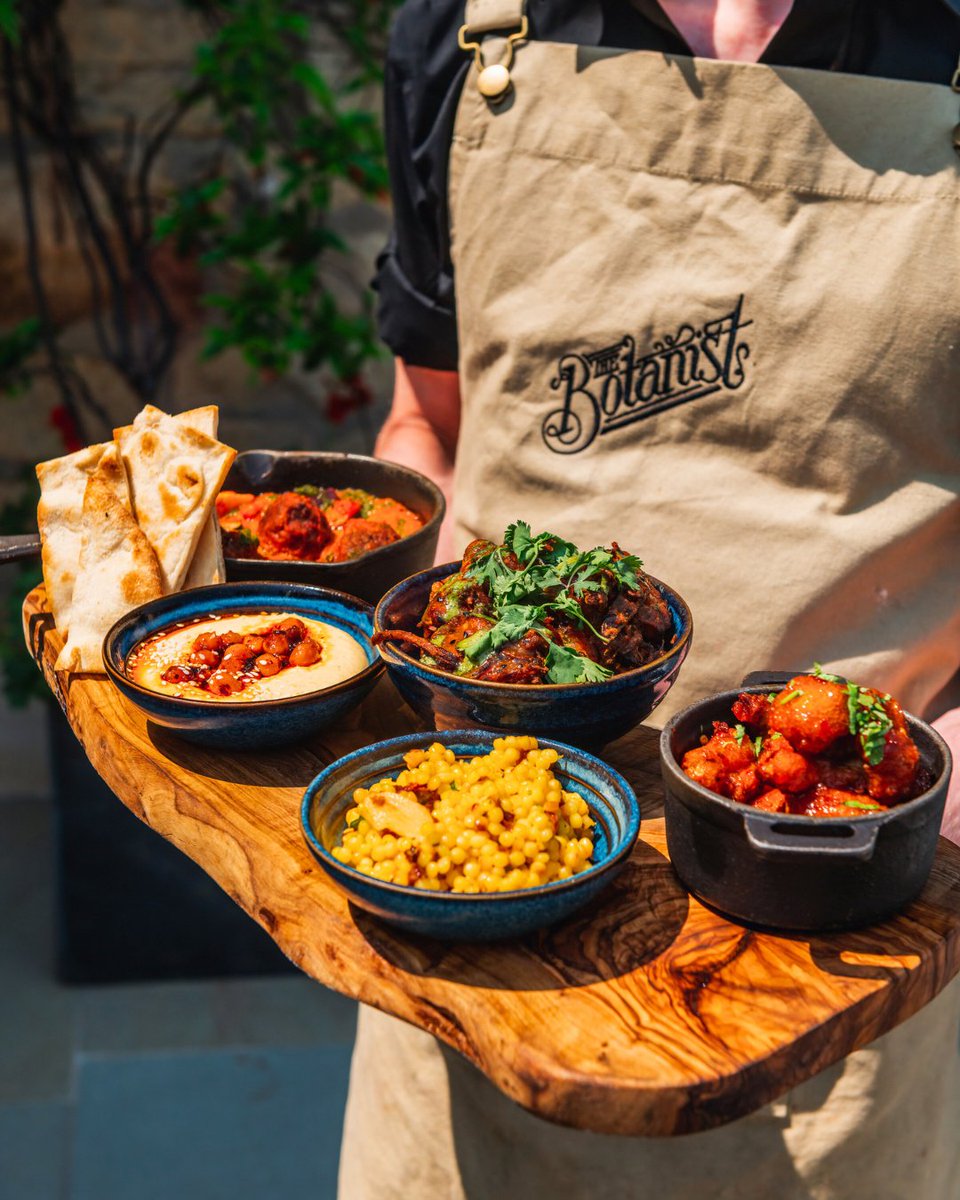 Heading down for a family or friends catch up this weekend? Try out our Hot Board which is PEFECT for sharing- featuring tater tot poutine, Cumberland scotch egg, halloumi fries, salt and pepper chicken wings and chicken katsu bites.