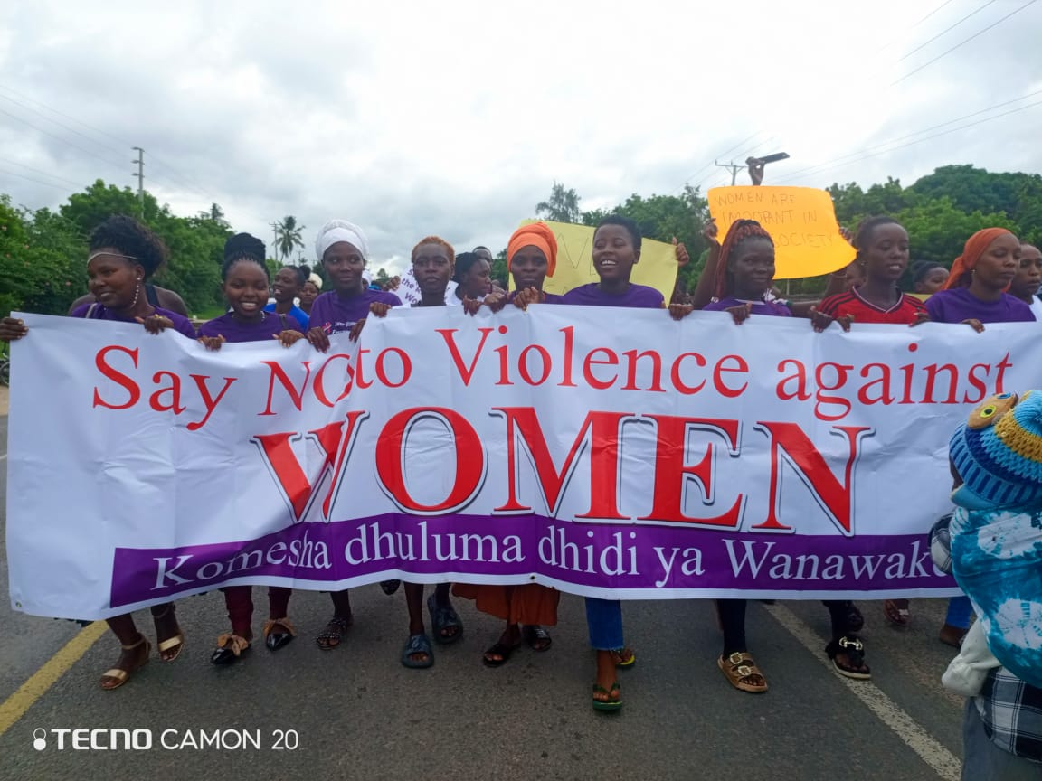 Yesterday, we teamed up with Awer Women Empowerment to lead a GBV movement, championing #SayNotoViolence Against Women in Mkoroshoni, Kilifi County. Our focus was on empowering young girls and women, stressing the vital importance of amplifying their voices to combat GBV.