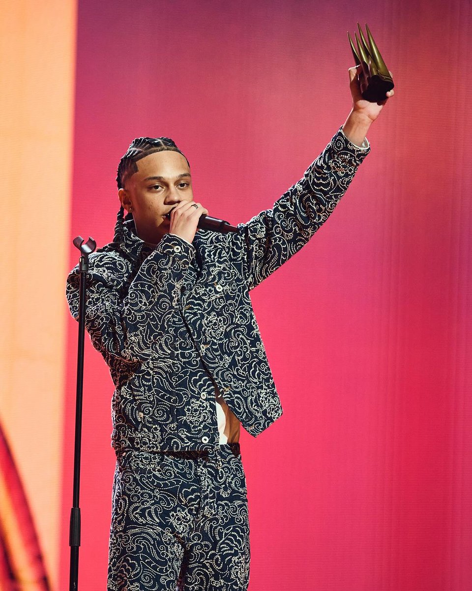 French rapper @favedb95 wearing KENZO FW24 to win the Male Revelation of the Year award at #LesFlammes .