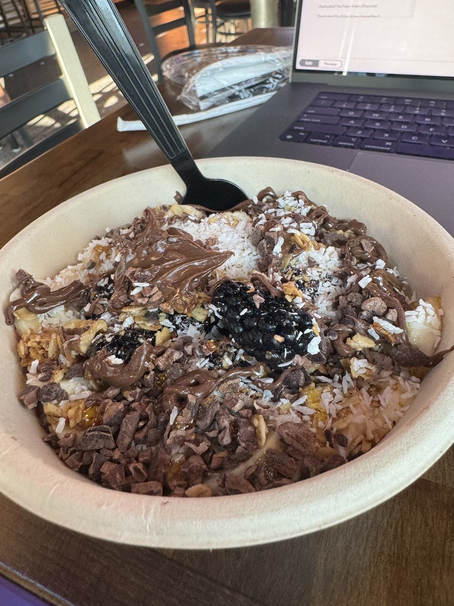 My second açaí bowl in < 24 hours. Gosh these are so good!!