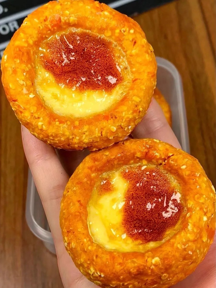 fyaldos60's tweet photo. A colleague sent me sweet potato oatmeal egg tart that she made herself. These are unique and taste great 🍠😋 https://t.co/NSm9Y6bFkl