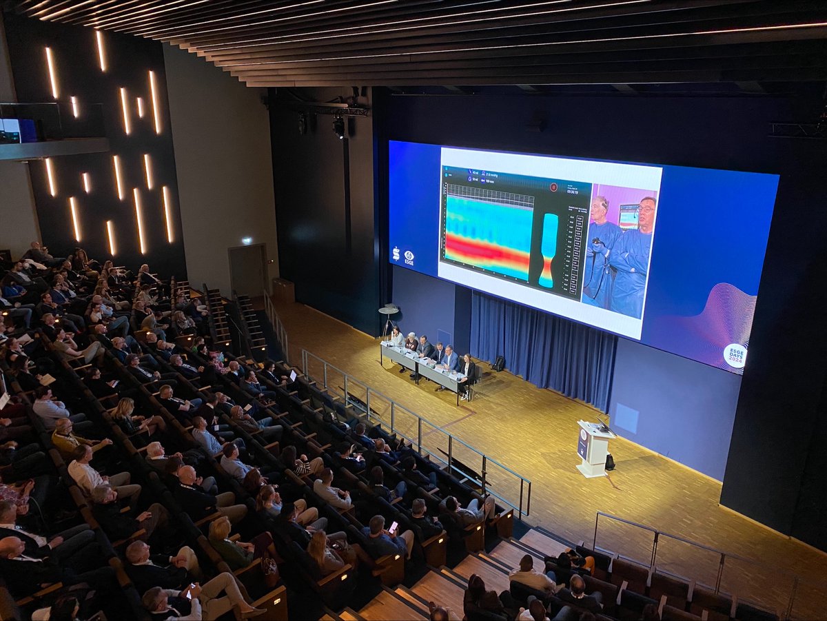 Some impressions from the #ESGEDays2024 Live Demonstrations being streamed all day into the Auditorium. An incredible opportunity to see stellar international faculty at work. Thanks to the whole team both in front AND behind the camera at Sana Kliniken Lichtenberg!