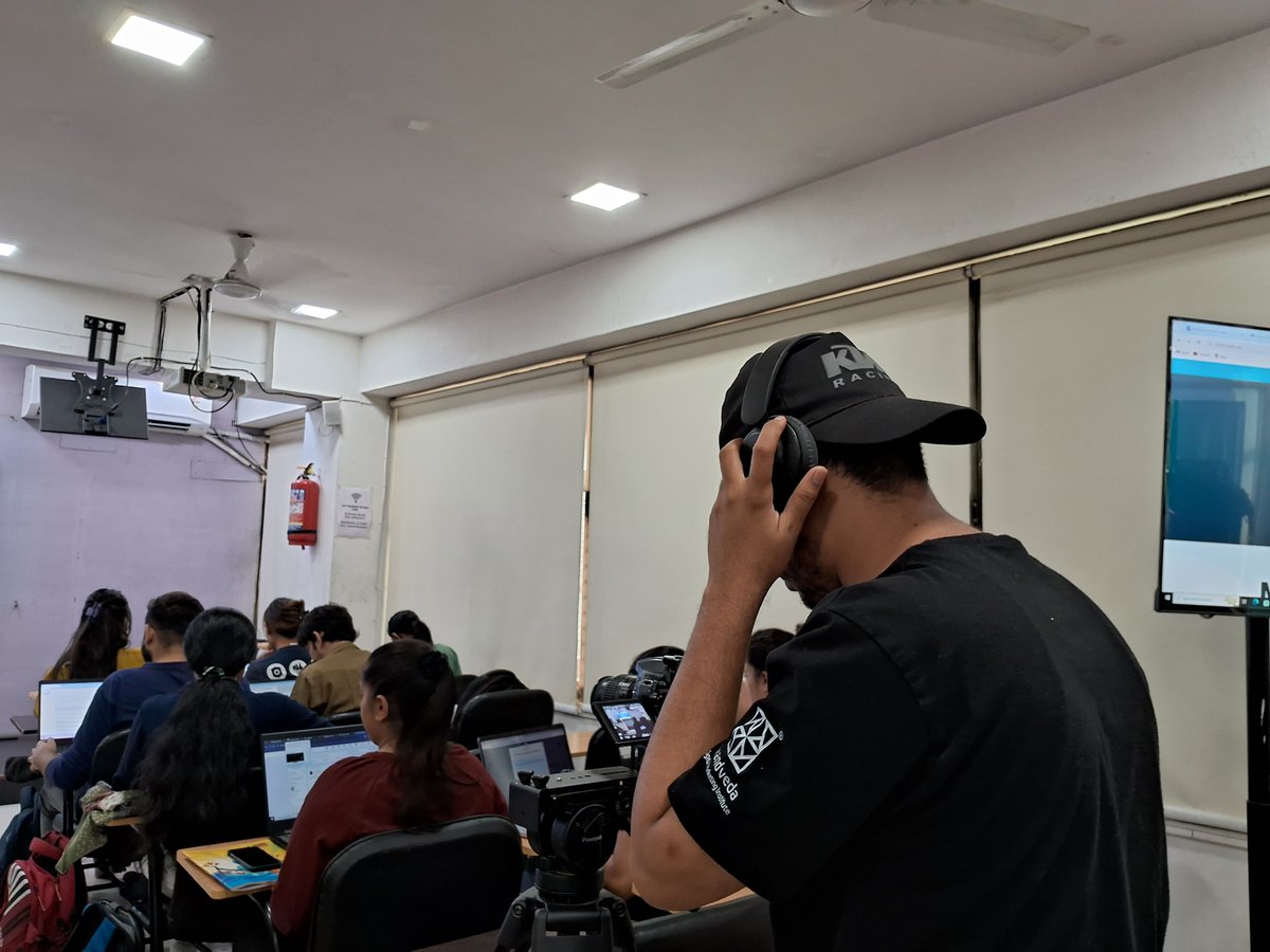 saurabrandveda's tweet image. Psst... we have a secret! **  Something exciting is about to happen at Brandveda TODAY!  Stay tuned for the reveal, and get ready to be amazed!   #BrandvedaSurprises #ExclusiveOpportunities