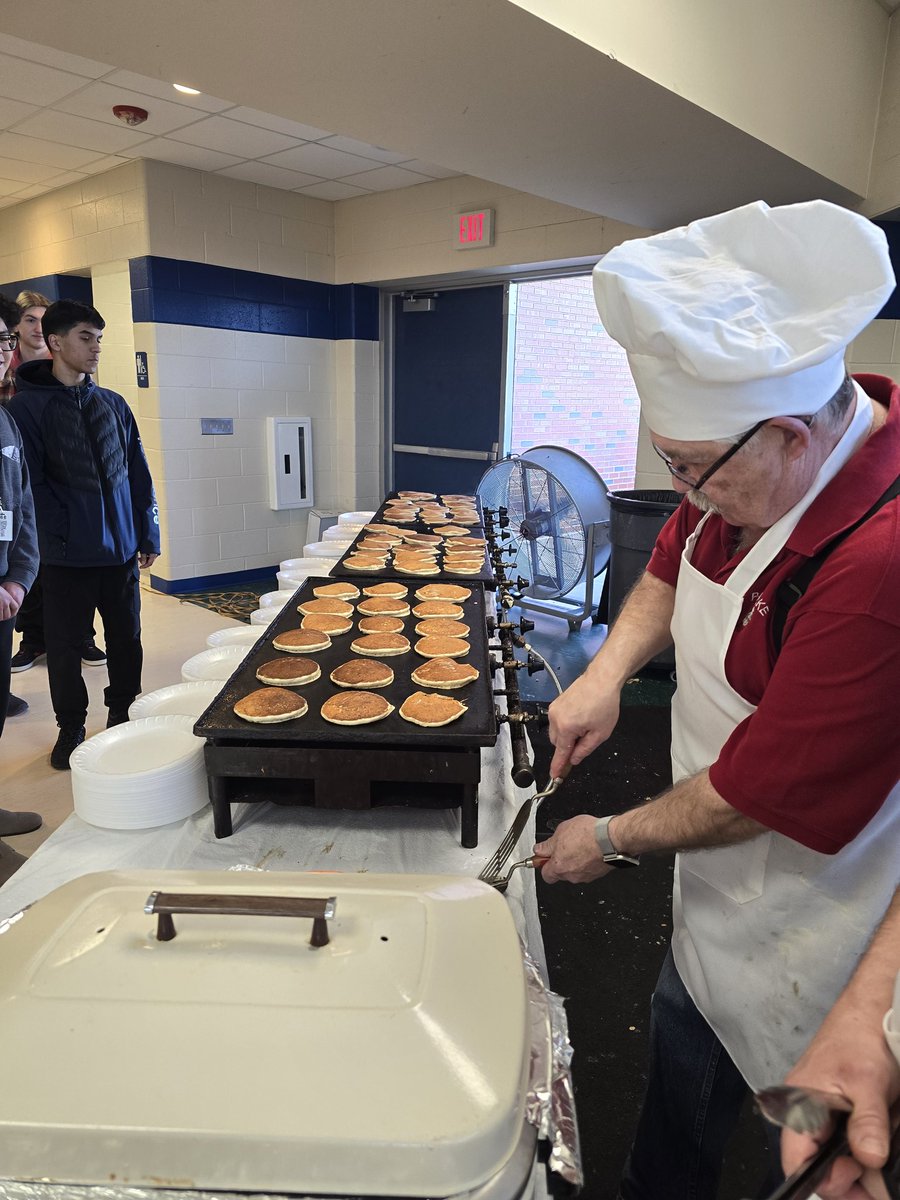 JamieKraatz's tweet photo. Gather 'round, Heritage Hawks! 🥞✨ Celebrating the end of the year with a delicious pancake breakfast. Students who showed great Hawk character this year were nominated by staff to attend the breakfast!!🎉 #EndOfTheYear #PancakeParty #STCSPride https://t.co/N88IJFRBfX