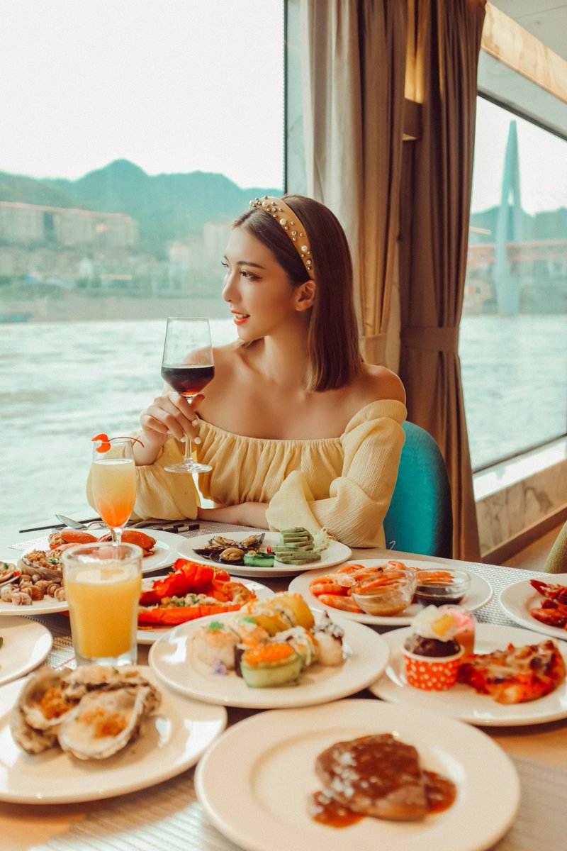 Experience the flavors of the world on board. Let our talented chefs take you on a culinary journey with fresh, locally sourced ingredients. 🍴😍 #YangtzeRiver #ChinaTravel #CenturyCruises #CruiseLife