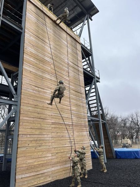 Trainees going through Basic Combat Training, #BCT, at @OfficialFtSill this week learned how to conquer their fears and build confidence in themselves as they rappelled down Treadwell Tower! #VictoryStartsHere @USArmy @TRADOC @CG_CIMT @CSM_CIMT