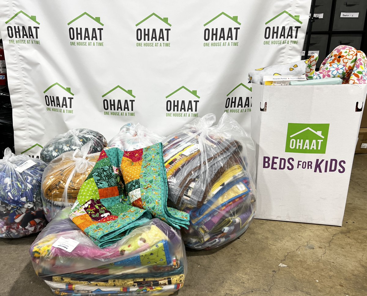 OHAATorg's tweet image. We hear consistently from families how special the handmade blankets make their children feel. Thank you Project Linus of Montgomery/Bucks Counties for helping to fill bedtime bags with comfort and beauty. 💜💚💜
#OHAAT #BedsForKidsProgram #ProjectLinus #BedtimeBags #Unique