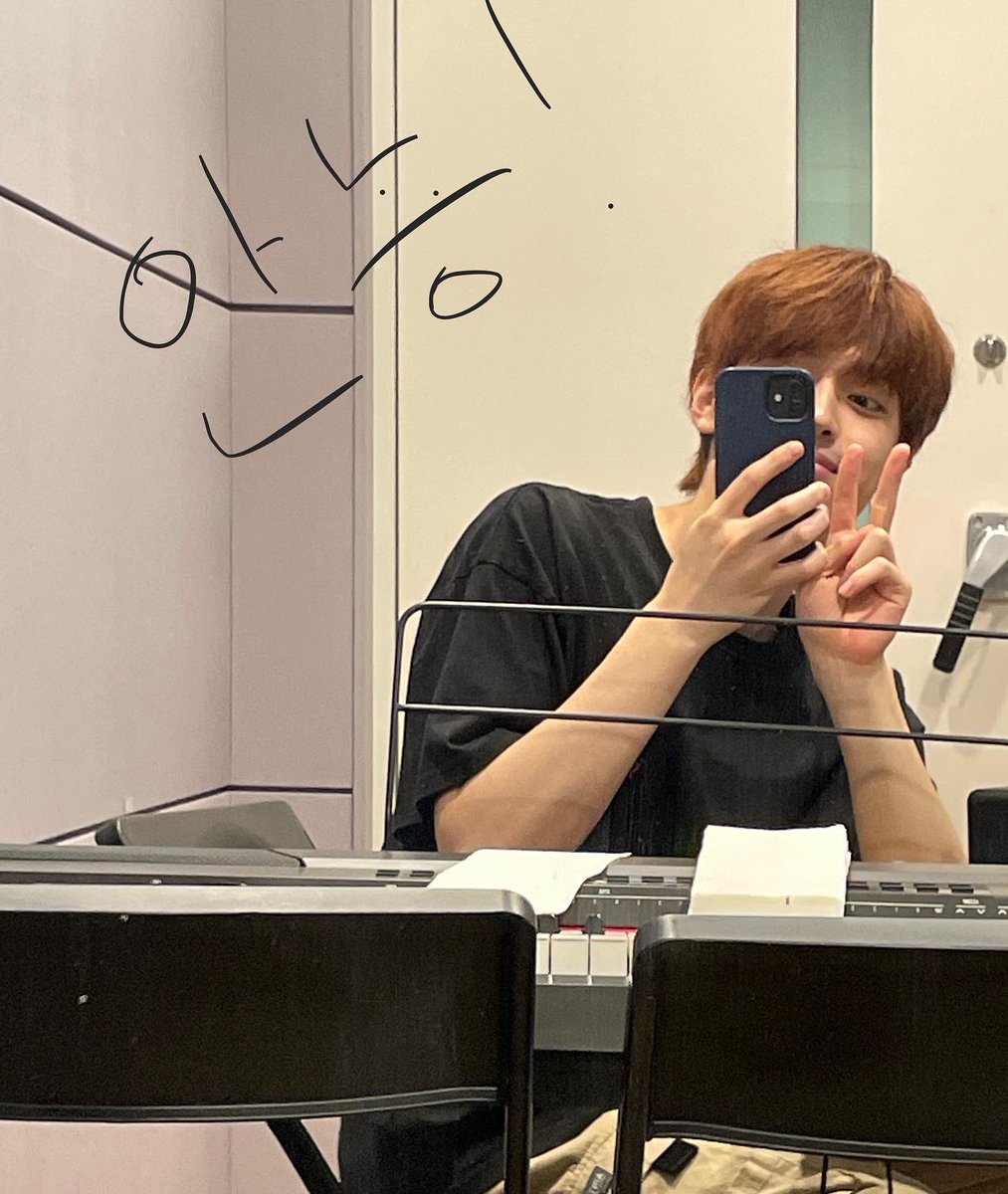 onsrll's tweet photo. 버석한 지숙이 좋다…
시험기간 도서관에서 날밤까게 생겻다고…
마스크 끼고 지나가는데 눈 존나 깊게 패여있고 다크 내려와 잇는 모습이 섹시할거같다고 https://t.co/dXIN2oGjv9