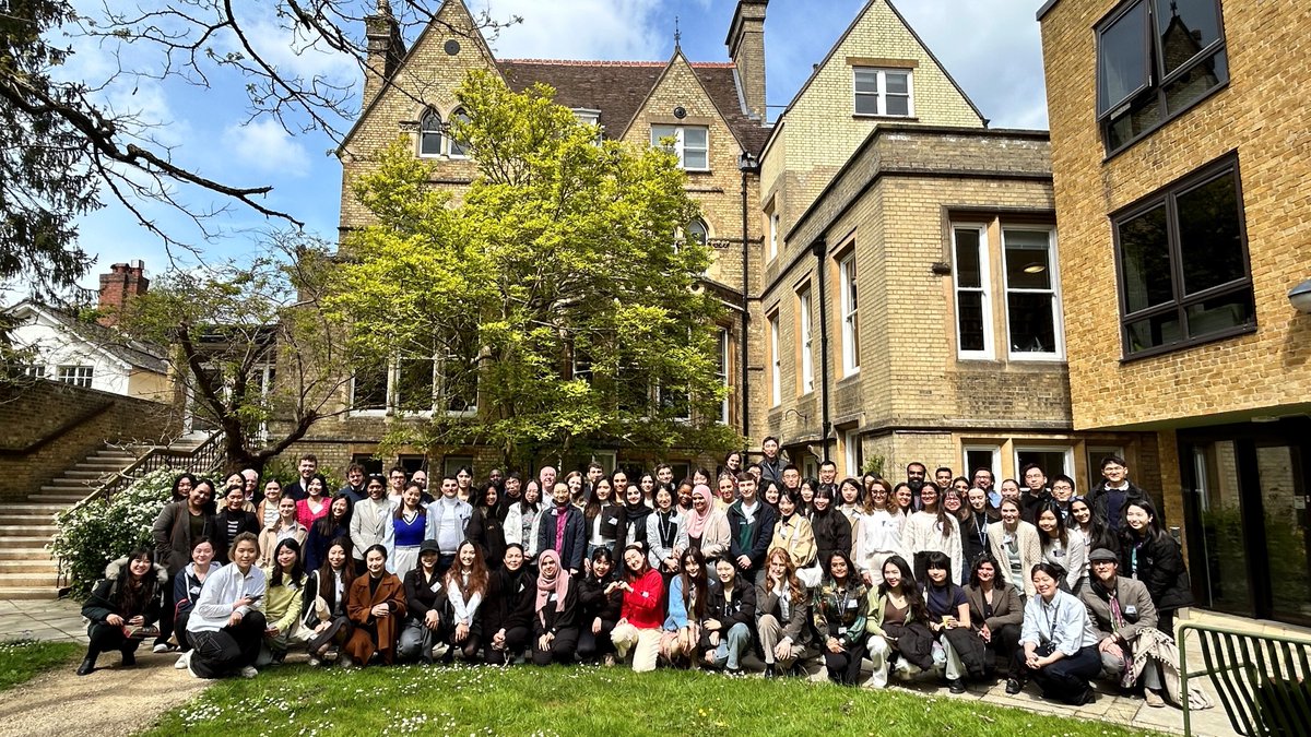 Today our Master's and Doctoral students welcomed @CamEdFac students for the annual Oxbridge Education Exchange - a fantastic day of seminars, debates, networking and exploring Oxford! 💬✨
