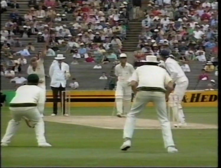 AUSTRALIA v ENGLAND 2nd TEST MATCH DAY 2 MELBOURNE DECEMBER 27 1990 England began day 2 on 239-4. @David215Gower was 73*. @StewieCricket was 42*. youtu.be/uZuy0X6HU5U?si… via @YouTube