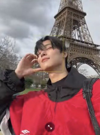 kimsunwoorld's tweet photo. these juyeon selfies in the eiffel tower😳 https://t.co/nOwQrbiU36