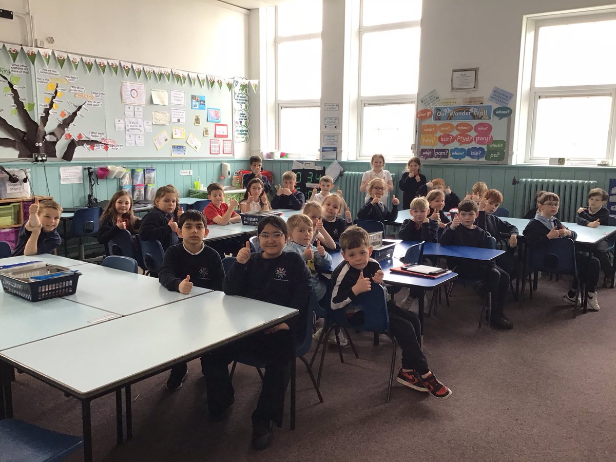 Holtonprimary's tweet photo. Wow! Year 4 have done themselves proud. Two weeks of swimming and they have all made progress. We are very proud of you all. Anhygoel 🏊🏆
#HPSYr4.    #HPSHealth.   #HPSCelebration https://t.co/IUmndufCJk