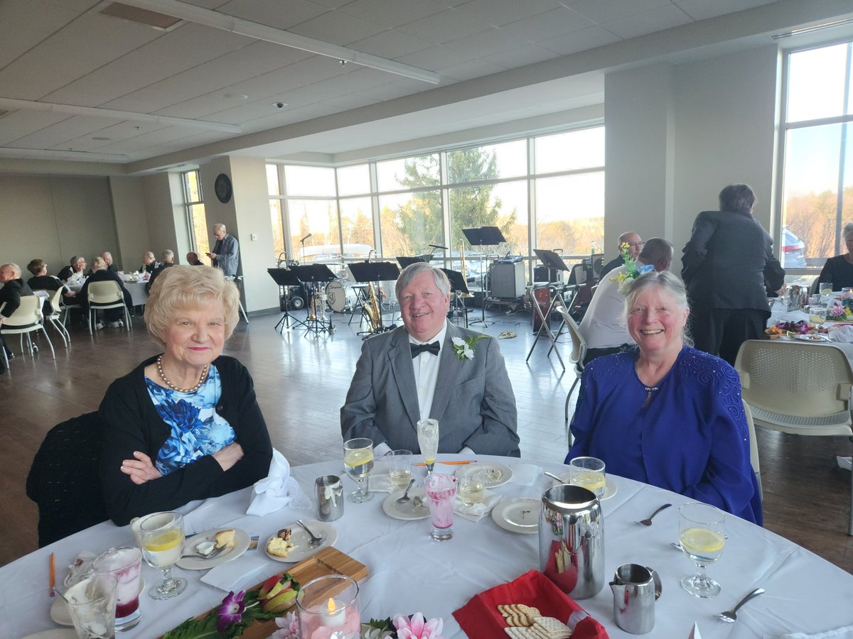 Leicester High School seniors hosted the 'Senior-Senior' Prom for our #seniors last night. We had an elegant feast & danced the night away! This is a fine example of the value of #intergenerational connections. Thank you Adam Frank from @masscoa for being with us! #community