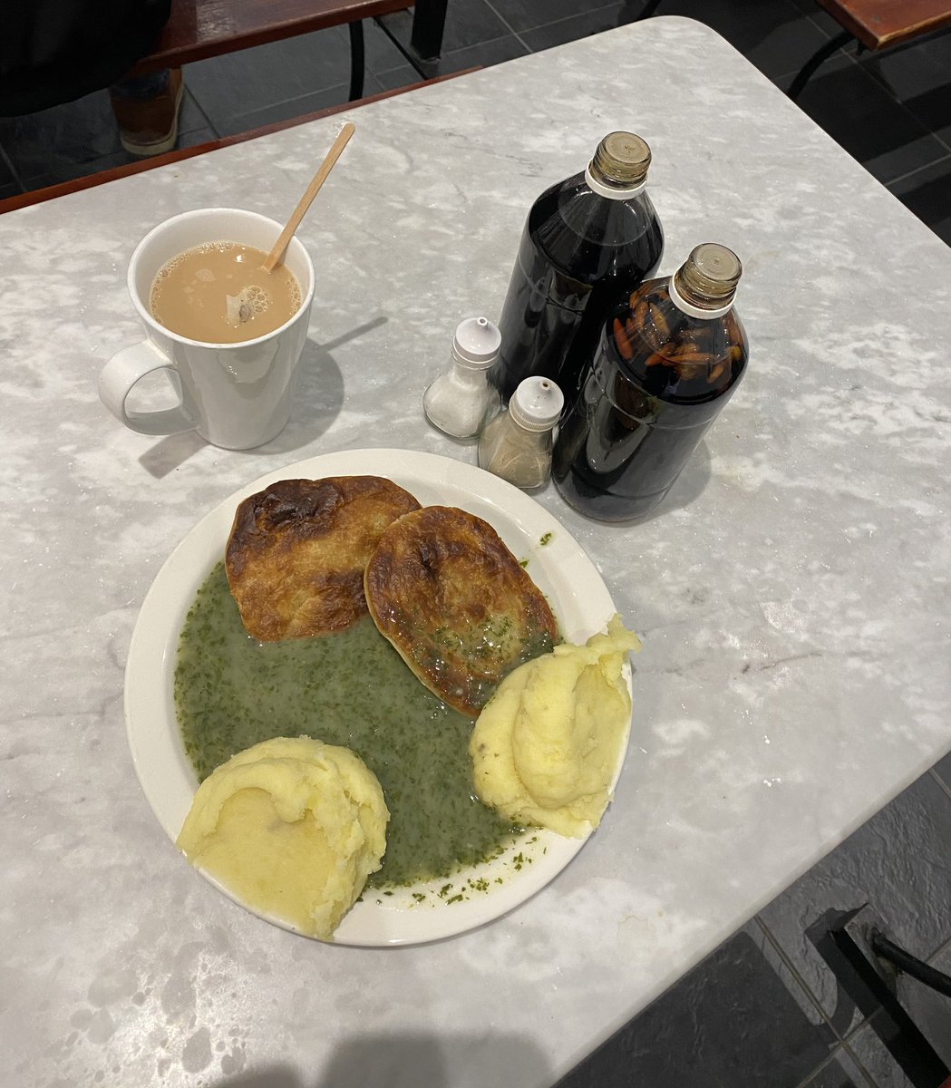 Lunch is served 😋👌<a href="/robinspienmash/">Robins Pie 'N' Mash</a>