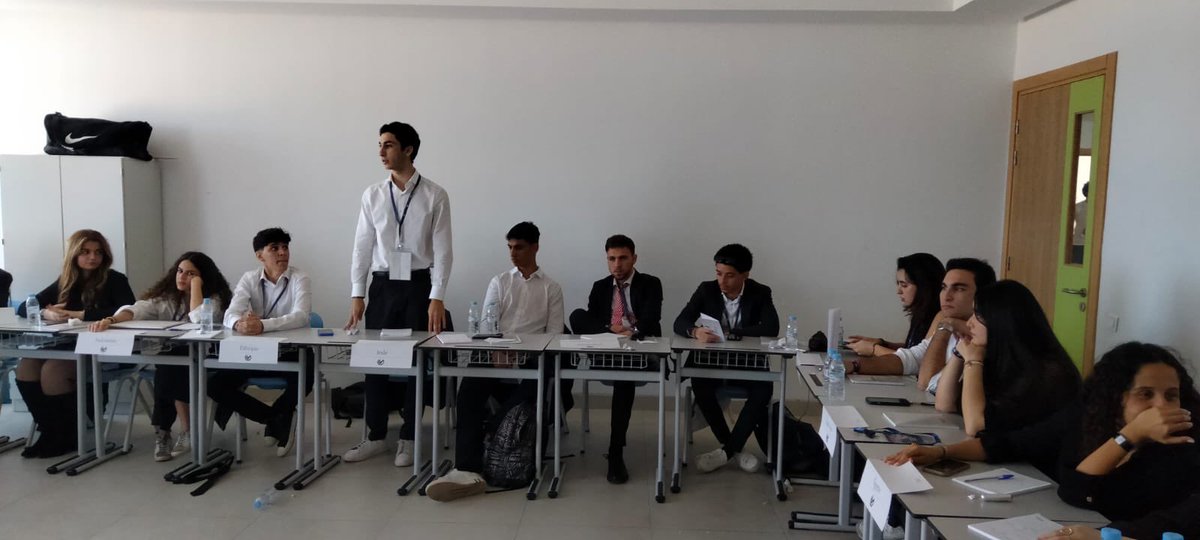 iejrjma's tweet photo. Un grupo de 20 alumnos de 2 de Bachillerato acompañados por la profesora Cynthia Vega y  Francisco García participan en el MAMUN, debates modelo Naciones Unidas, celebrado en el liceo Leon l'Africain de Casablanca, desde ayer hasta mañana sábado. @AccEducativaExt https://t.co/TNHTyXNTNa