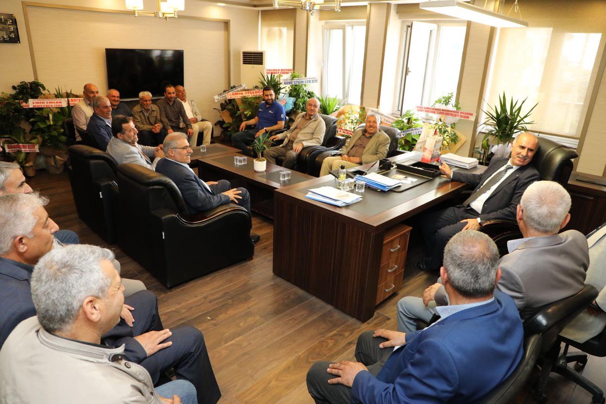 SamiAtli4's tweet photo. Yön.Kur. ile birlikte,@sanliurfabld Bşk. Sn.@mkasimgulpinar_ tarafından Şuski Genel Müd. görevine atanan Sn.@IzolEmin ve Belsan A.Ş.Genel Müd. görevine atanan Sn.@habibarslan63'e hayırlı olsun ziyaretinde bulunduk. Kendilerine @EvrenKoop Yönetim Kurulum adına başarılar dilerim. https://t.co/FUBY5yHl0J