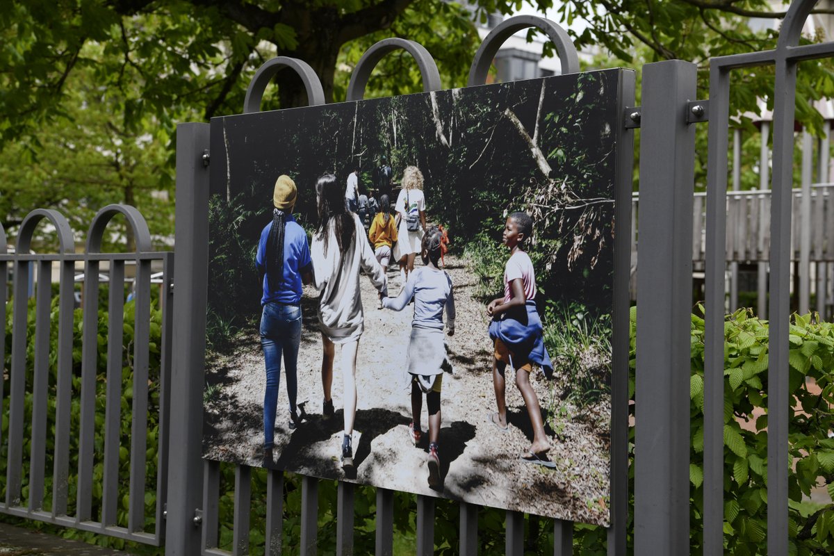 The exhibit 'EDULINK – Linking Youth Education and Life Skills with Nature' is now on display at Place de Strasbourg. The NGO Athénée – Action Humanitaire aims to educate the public about the importance of education & sustainable development. ▶️ gd.lu/d9rhbL