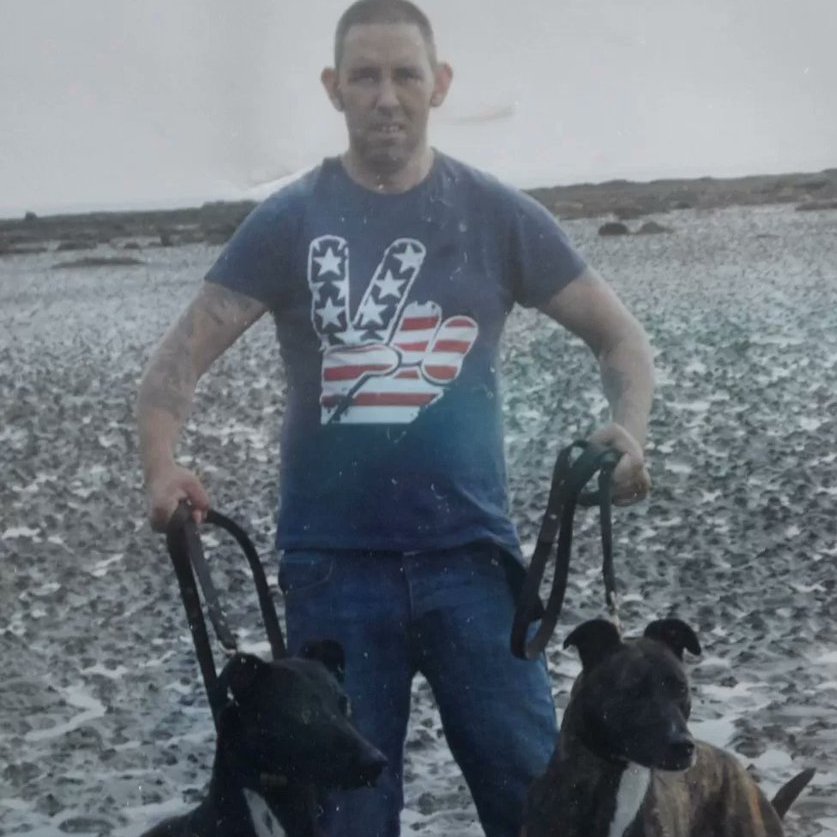 Please retweet Mark Cuthbert bought over 50 pets online to use as bait for his hunting dogs to rip apart. #Ayr #Scotland He sent his partner to pick the pets up as people are more likely to trust a woman. Sellers thought the pets were going to loving homes. Cruel people don't…