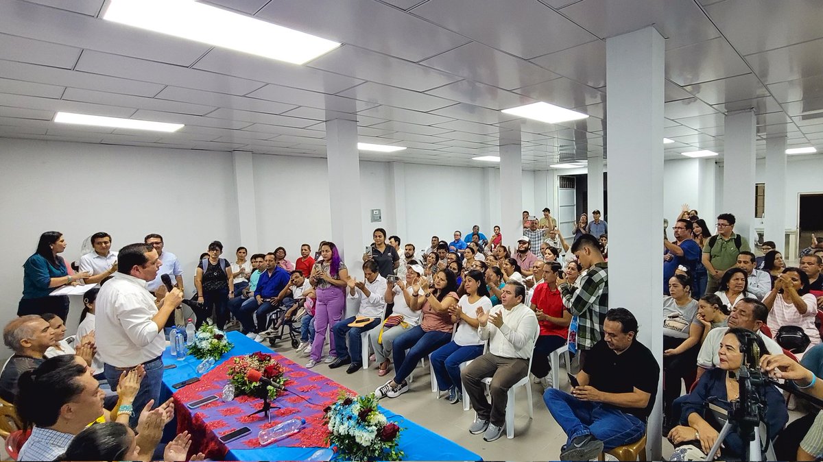 Nuestra Presidenta Nacional de @RC5Oficial, @LuisaGonzalezEc dialogó con la militancia de RC5 El Oro, el mensaje es claro, la unidad será el pilar fundamental para recuperar la Patria. Lealtad y coherencia ante todo

#LuisaEnElOro #LaPatriaNosUne #ElPoderDeLaGente 

.@MashiRafael