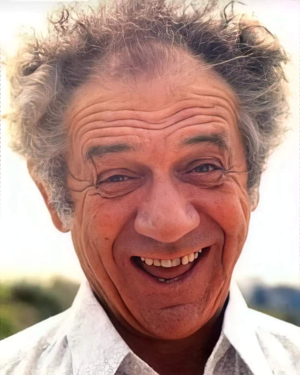 You cannot help but smile at this photo of Sid James 👑