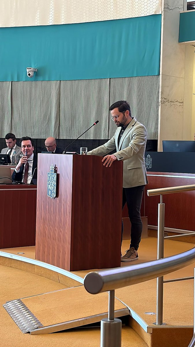 Ons Statenlid Arlan #Dautzenberg hield vandaag zijn #maidenspeech. Door de geboorte van zijn zoon Kasper ging hij de politiek in. Kasper houdt van bussen en wat wil het toeval: vandaag ging het over het beleidskader mobiliteit! Arlan, gefeliciteerd 🥳