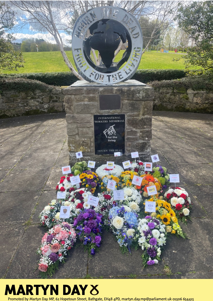 Ahead of International #WorkersMemorialDay I was honoured to take part in a wreath laying ceremony to remember workers who have died, been injured, or made ill at/because of work. We must reflect on workplace safety to protect workers. 1 death, injury or illness is too many #IWMD