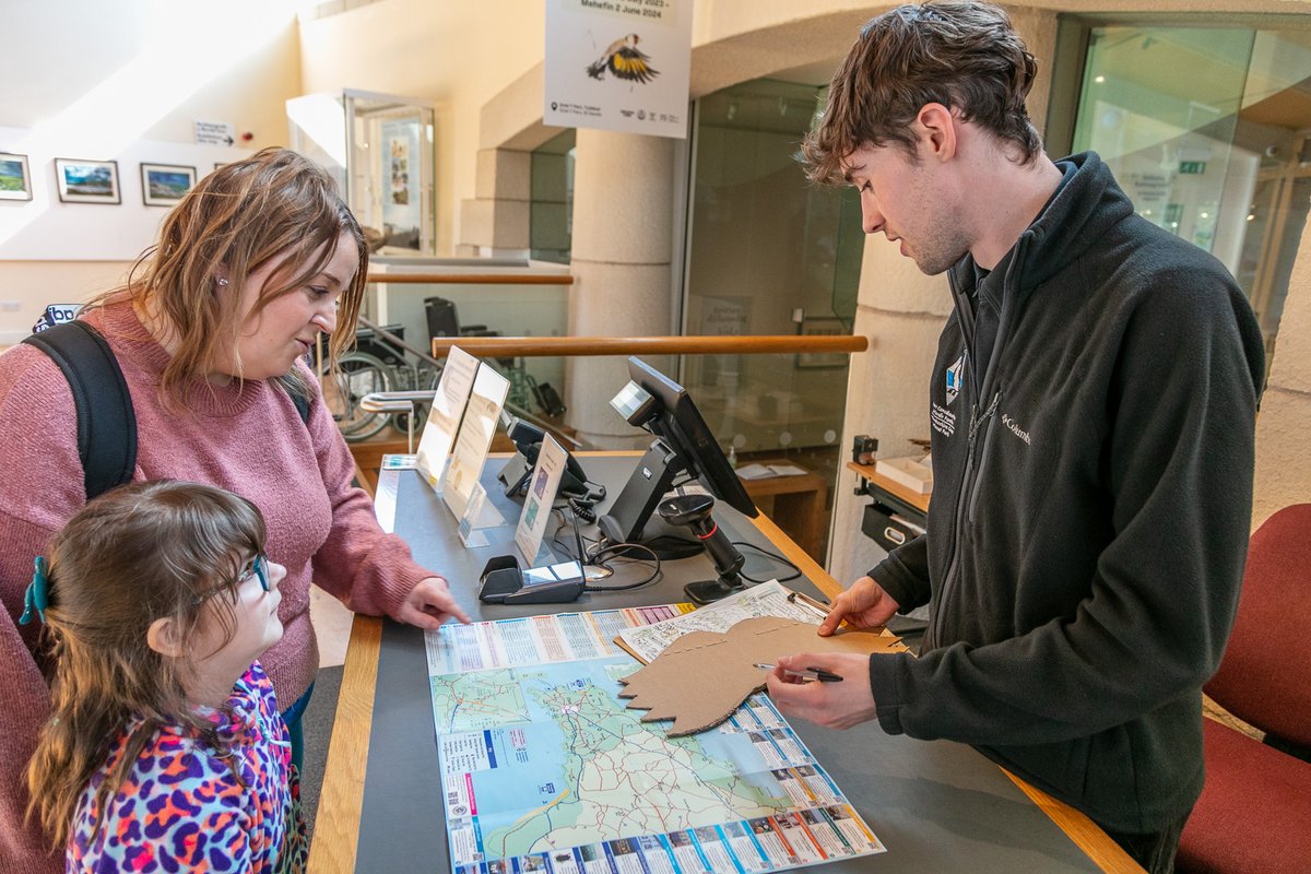 We are recruiting a… Visitor Services Assistant at @OrielyParc, St Davids. Could you offer a warm welcome to visitors and create a positive profile of Oriel y Parc through exceptional customer service standards? More information/to apply online: jobs.pembrokeshirecoast.wales/JobDescription…