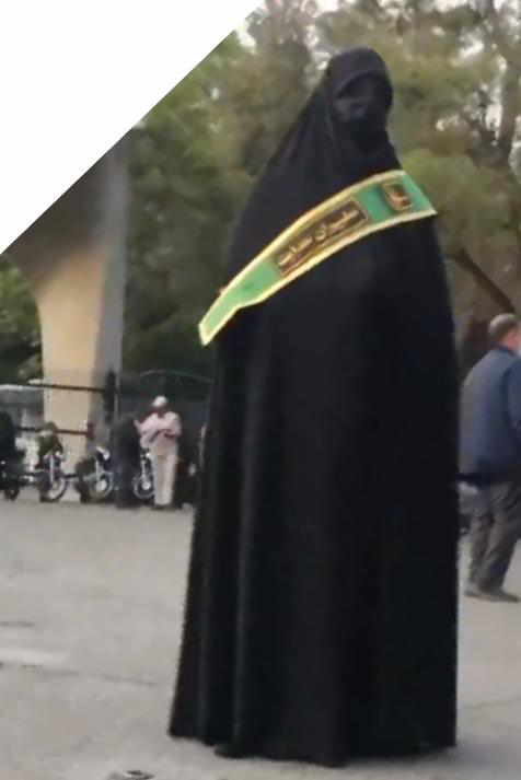 1- Guardate come in #Iran sono controllate e molestate le studentesse che non indossano l'#hijab. Quelle in nero che picchettano gli ingressi dell'Università di #Terhan sono pattuglie dell'Ershad. Seminano il terrore: la loro presenza è inquietante. Eppure possiamo fare molto per…