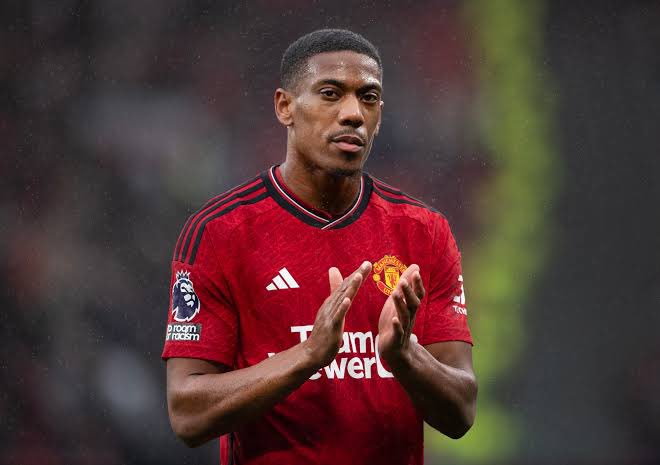 centredevils's tweet photo. 🚨🚨🎙️| Erik ten Hag: “Yes, I think we will see them [Shaw, Martinez and Martial] all in the season. They all returned onto the pitch. Next week, they have to make the step into team training and they can be available for the last weeks. They progress well.” https://t.co/mzm1wLhEiW