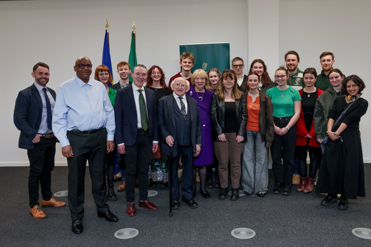 Anthropology students got to meet the President of Ireland, Michael D. Higgins at his lecture at the University of Manchester yesterday! Lots of great discussion of the value of anthropology with the President! @uomsoss @UoMAnthropology @SoSSTandL