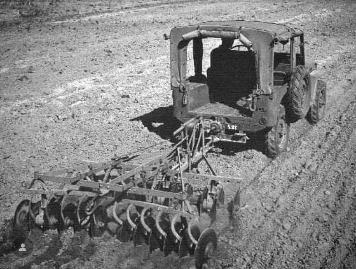 Time to work before the weekend hits! #vintage #fridayvibes #legends #history ..................... Happy Friday! #friday .................... 📸 Unknown #jeep #jeeplife #legendary1941