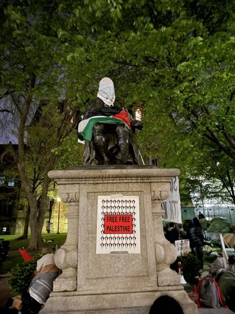 Statue of Benjamin Franklin desecrated by the Freak Left at Penn overnight.