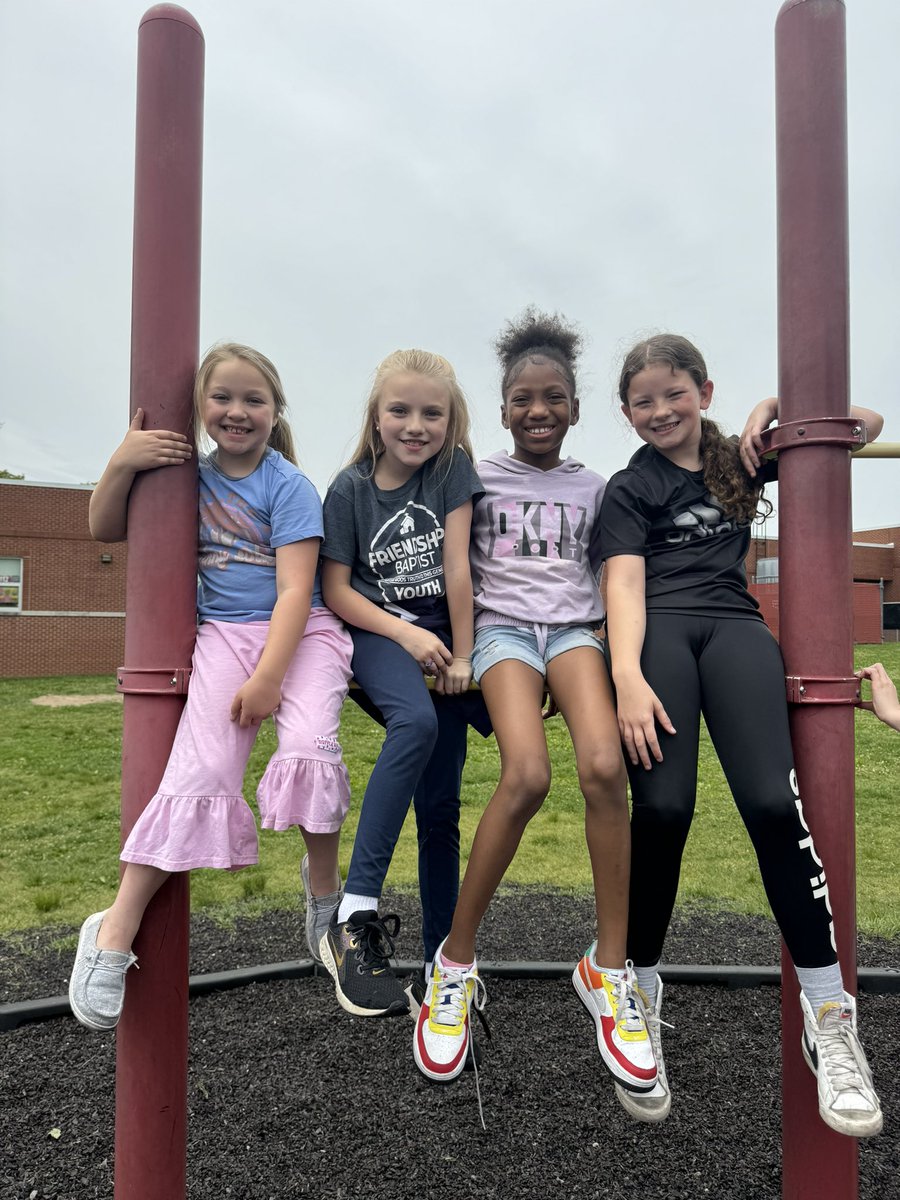 Just hanging out at MES! I love these sweet friends! 💛 🖤