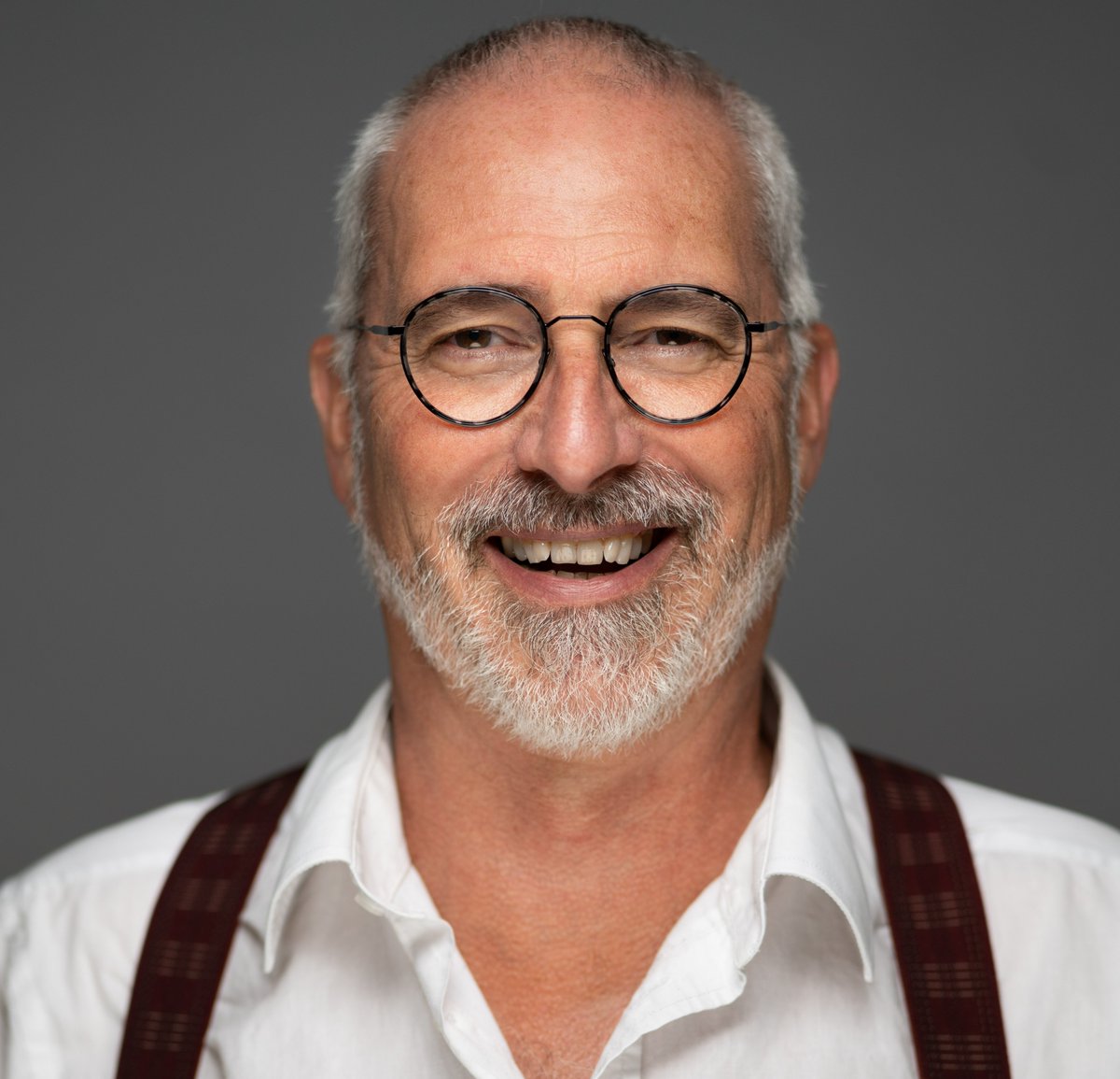 🧡 Vandaag is onze collega Pim Rooymans benoemd tot Ridder in de Orde van Oranje-Nassau. Het is een prachtige erkenning voor zijn maatschappelijke verdiensten. Van harte gefeliciteerd Pim! uu.nl/nieuws/een-lin…