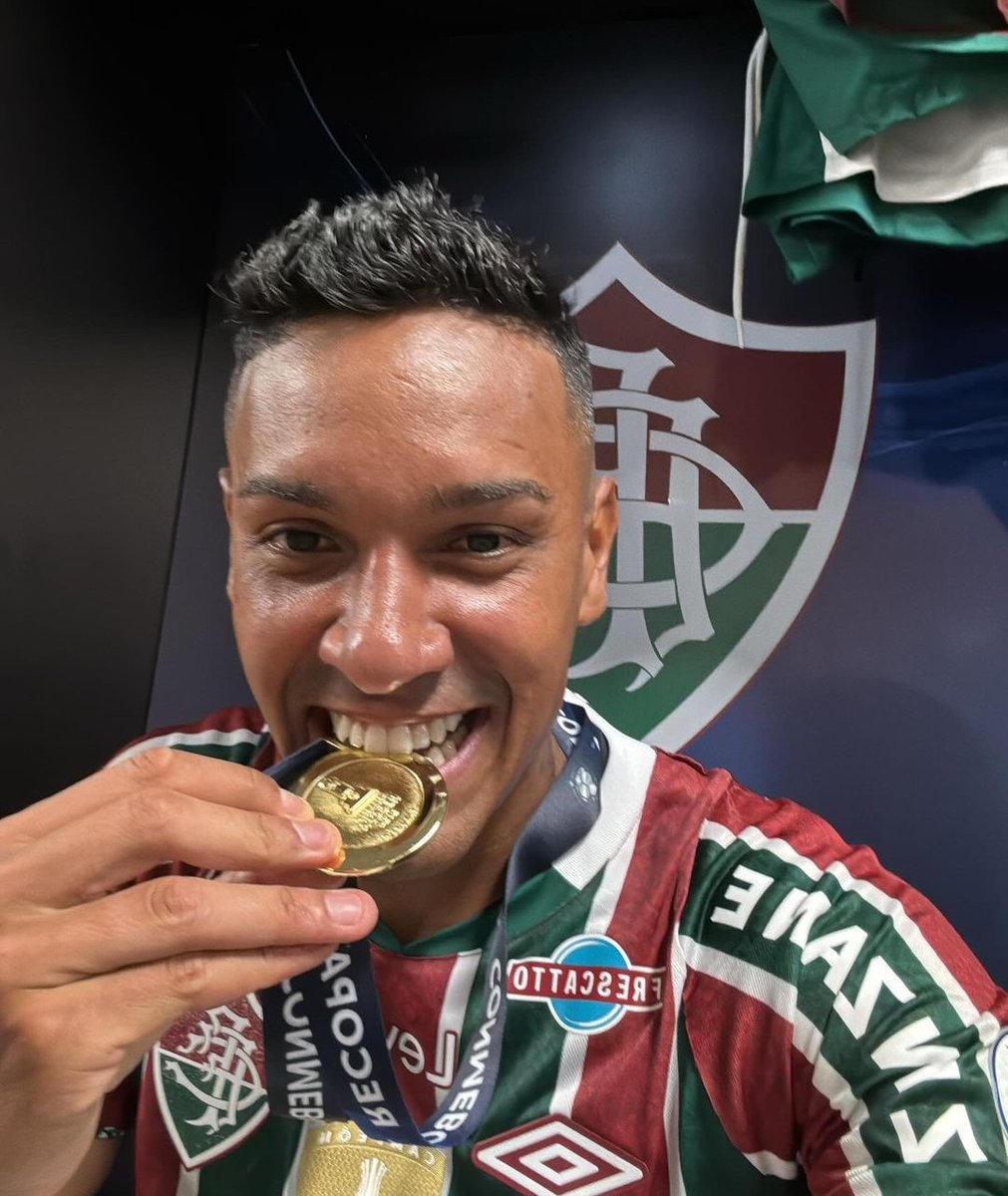 Bom dia.
Questionamento do dia... Porque o David Braz (1 Libertadores, 1 Recopa, 2 Cariocas) foi demitido e o Antônio Carlos (1 Recopa) foi contratado?