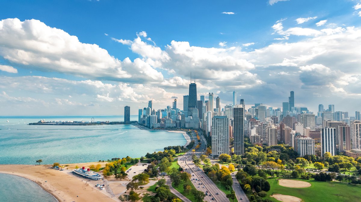 CHICAAGGGOOOOOOO! American, Southwest, Spirit and United offer nonstop flights from TPA to ORD. And, Frontier and Southwest serve up flights between TPA and MDW. Fancy a trip to the Windy City? It's just a few clicks away! 😍