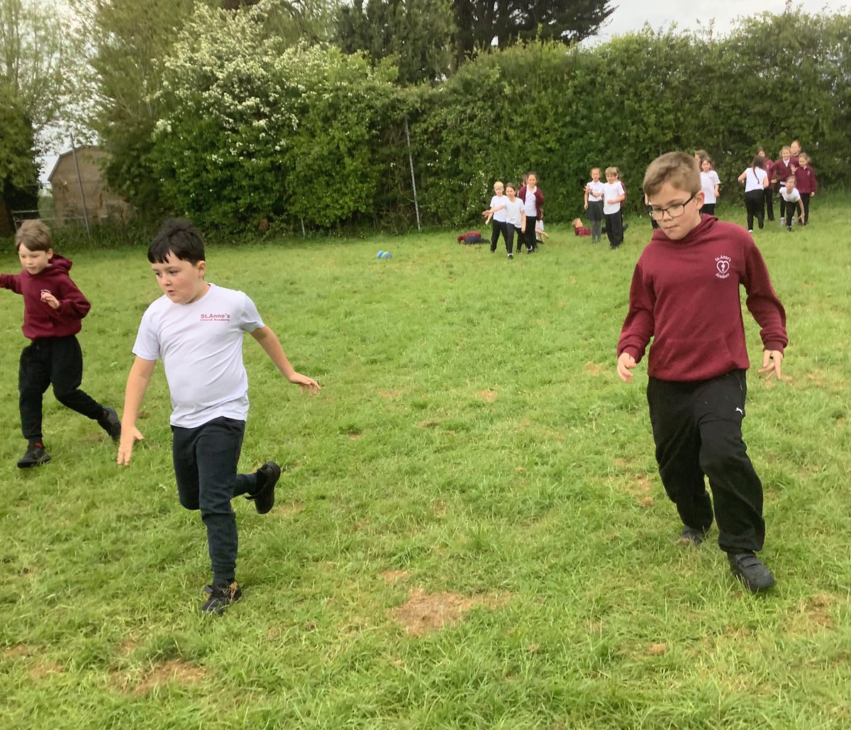 In PE we have begun practising for sports day by developing our sprinting skills. We focused on keeping our heads up and using our arms to propel us forwards. @StAnnes_EHS @GWilliamsSACA