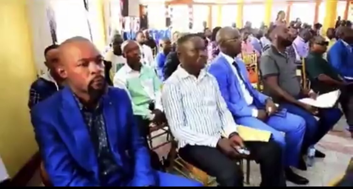 africa54infos's tweet photo. #RDC🇨🇩 A #Bunia dans la province de l’ituri le VPM de La Défense #JBemba a ouvert ce jeudi 25-4 un dialogue intercommunautaire pour une paix.
Toutes les 21 communautés de l’ITURI , les confession religieuses et d’autres couches de la population y étaient présent. https://t.co/ctzVlEEs5H