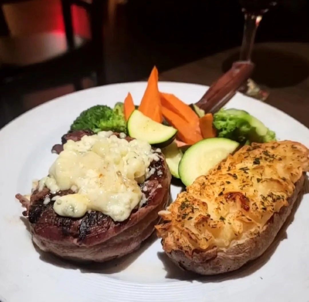 Nothing tops our bacon wrapped filet. Well, maybe some melted blue cheese crumbles do.

thetartanroom.com/our-menus

#TartanRoom #ocfoodies #cityoforange #anaheimhills #villapark #yelpoc #thetartanroom #oceats #ochappyhour #orangeparkacres